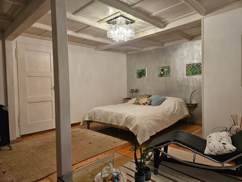 Bed, Seating area, Bedroom