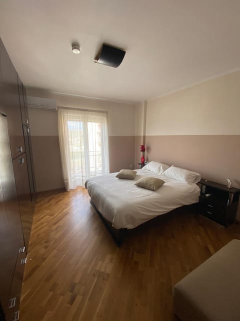 Bed, View (from property/room), Photo of the whole room, Bedroom, wardrobe