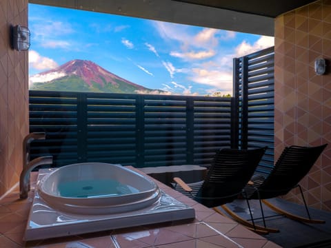 Hot Tub, View (from property/room), Mountain view