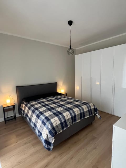 Bed, Photo of the whole room, Bedroom, wardrobe