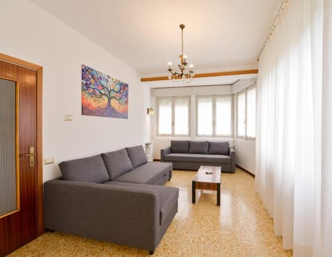 Alp Grüm Apartment - 8 min walk to Bernina Express Apartment in Province of Brescia