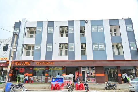 Property building, Day, City view, Location