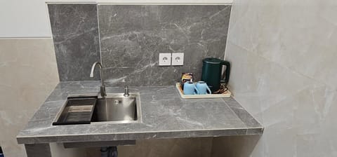 Coffee/tea facilities, Kitchen or kitchenette