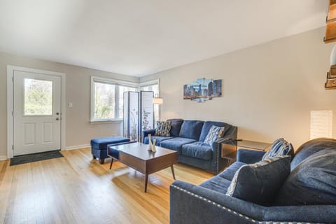 Home with Fenced Yard 13 Mi to Downtown Chicago! House in Evanston