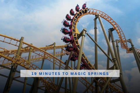 Lakefront Oasis 7 Min to DWNTN with Game Room! House in Lake Hamilton