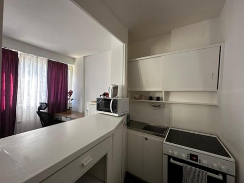 Kitchen or kitchenette, oven, stove