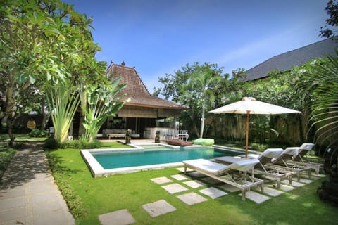 Day, Garden, Swimming pool, Swimming pool