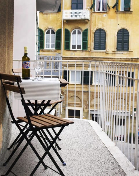 Day, Balcony/Terrace, Balcony/Terrace, Alcoholic drinks