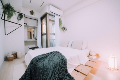 Bed, Bedroom, air conditioner
