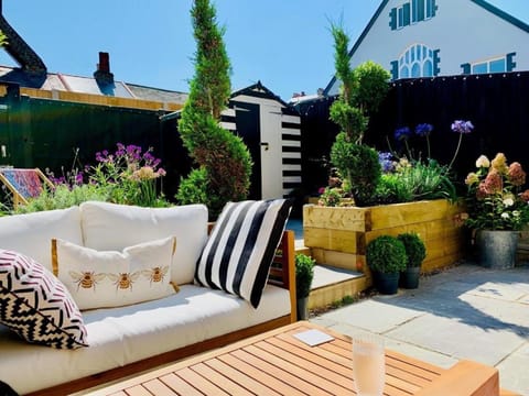 Patio, Garden, Seating area