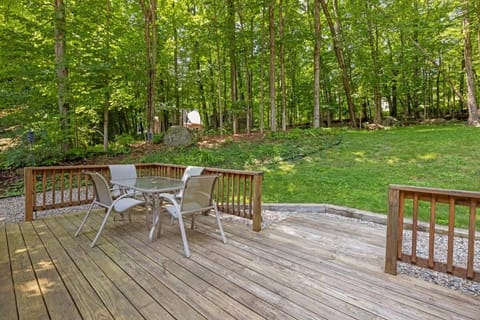 Tranquil 3BR Retreat Game Room Deck Beach Pass House in Center Harbor