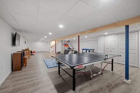 Tranquil 3BR Retreat Game Room Deck Beach Pass House in Center Harbor