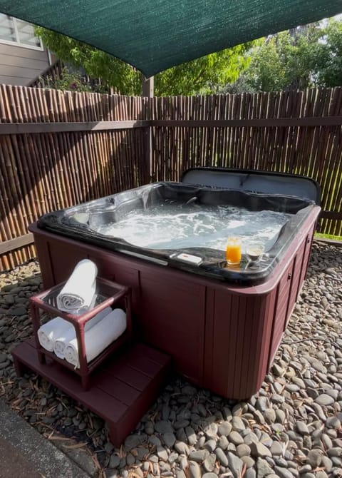 Palm House - Serene Private Oasis House in Auckland