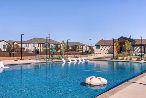 Central Escape Gym, Coffee Bar, Perfect Location Apartment in Round Rock