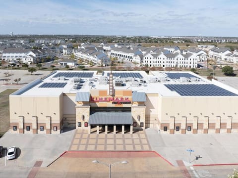 Central Escape Gym, Coffee Bar, Perfect Location Apartment in Round Rock