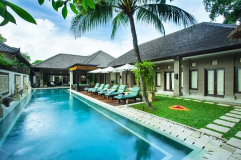 Property building, Pool view