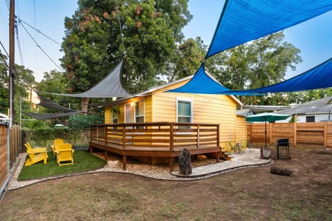 Property building, Patio, Garden