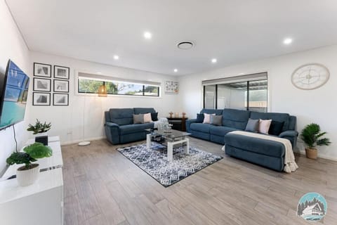 TV and multimedia, Living room, Seating area