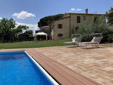 Property building, Natural landscape, Garden, Balcony/Terrace, Garden view, Swimming pool, sunbed