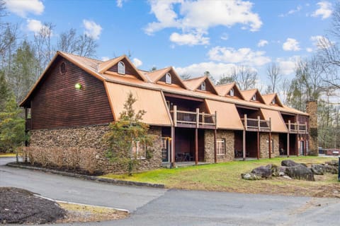 Fam Friendly - 2BR Condo - POOL Fitness Ctr MORE House in Pittman Center