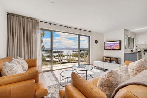 Living room, Seating area, Mountain view
