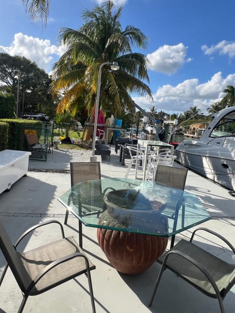 Patio, Natural landscape, Dining area, Location