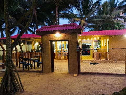 Property building, Restaurant/places to eat