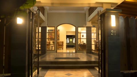 Facade/entrance