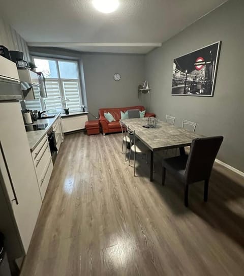 Kitchen or kitchenette, Seating area, Dining area, oven, stove