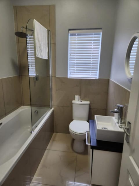 Shower, Toilet, Bathroom, Bath