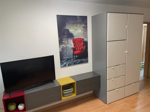 Photo of the whole room, Decorative detail, furniture