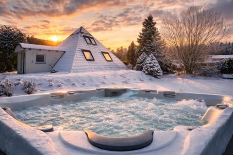 Property building, Hot Tub