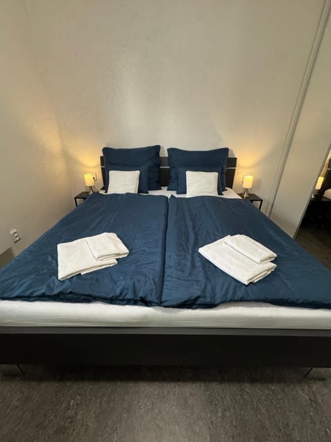 Bed, Bedroom, towels, wardrobe