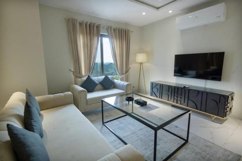 TV and multimedia, Seating area, air conditioner