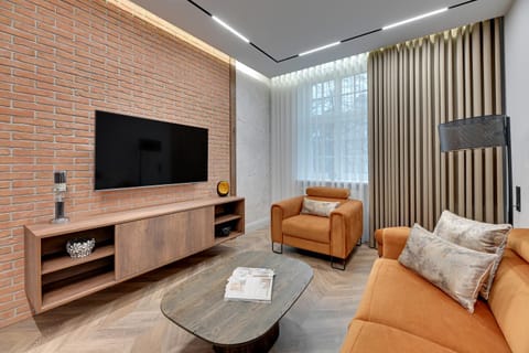 TV and multimedia, Living room, Seating area, Evening entertainment