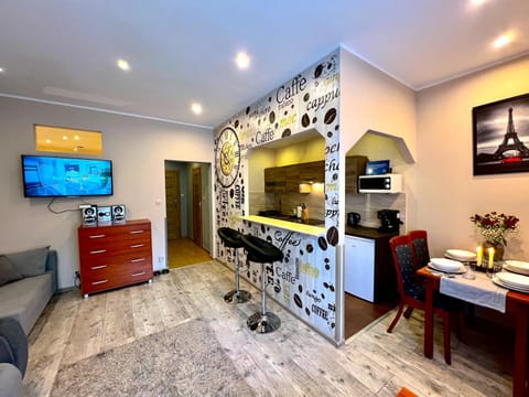 TV and multimedia, Kitchen or kitchenette, Living room, Seating area, Dining area, Evening entertainment, oven