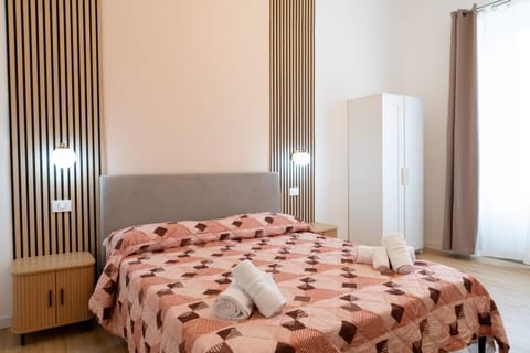 Bed, Photo of the whole room, wardrobe