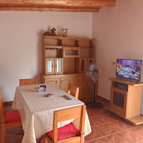 Communal lounge/ TV room, TV and multimedia, Dining area