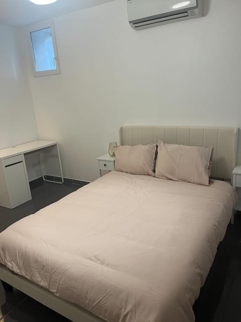 Charmant appart 42m climatisé 1 chambre avec terrasse et cuisine équipée Apartment in Villeneuve-lès-Avignon