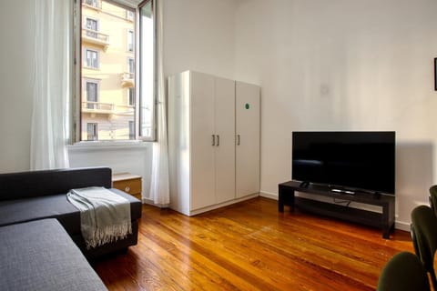 TV and multimedia, Living room, Seating area, wardrobe