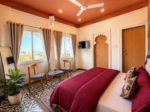 Bed, TV and multimedia, Photo of the whole room, Bedroom