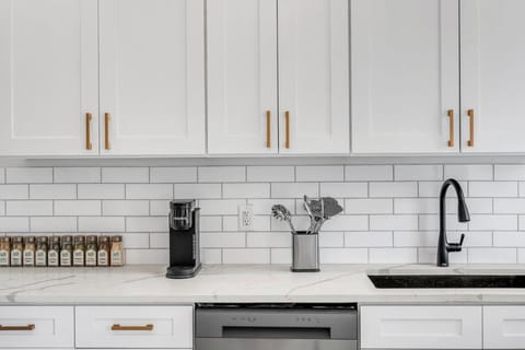 Historic Home in Prime Location-CWE Apartment in Saint Louis