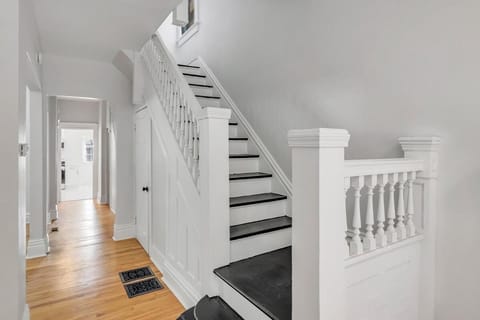 Historic Home in Prime Location-CWE Apartment in Saint Louis