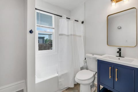 Historic Home in Prime Location-CWE Apartment in Saint Louis