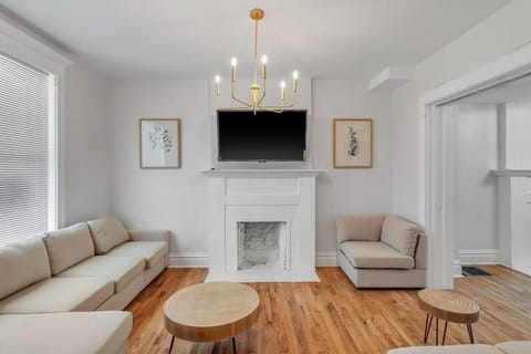 Historic Home in Prime Location-CWE Apartment in Saint Louis