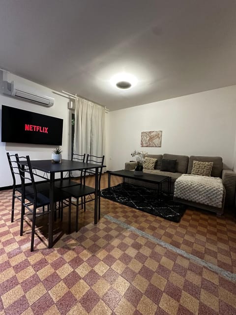 Living room, Dining area, air conditioner