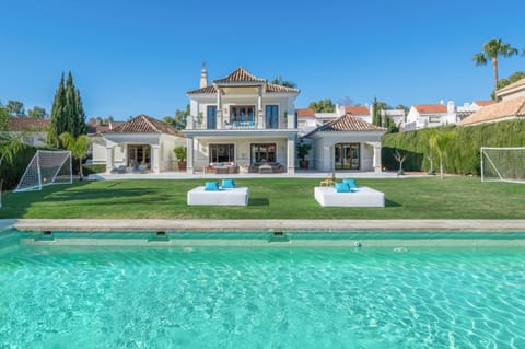 Property building, Day, Garden view, Pool view, Swimming pool