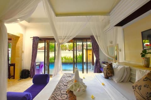 Bed, Photo of the whole room, Bedroom, Pool view, Swimming pool