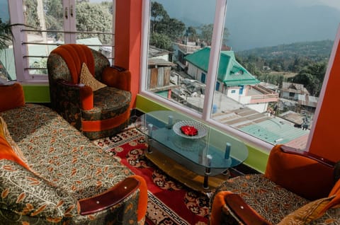 Communal lounge/ TV room, View (from property/room), Living room, Mountain view
