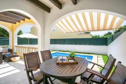Patio, Dining area, Pool view, Swimming pool